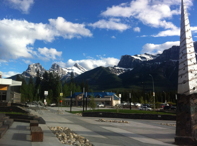 Sunshine and mountains in Canmore