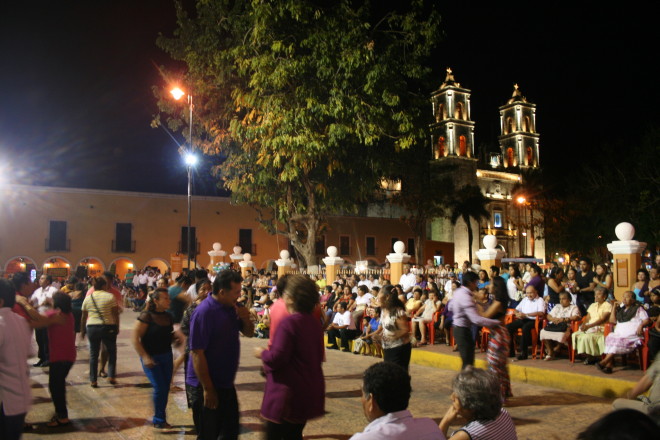 Impromptu street dancing - Valladolid, Yucatán