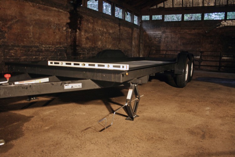 I raised the trailer up on it's levelling jacks ready for work